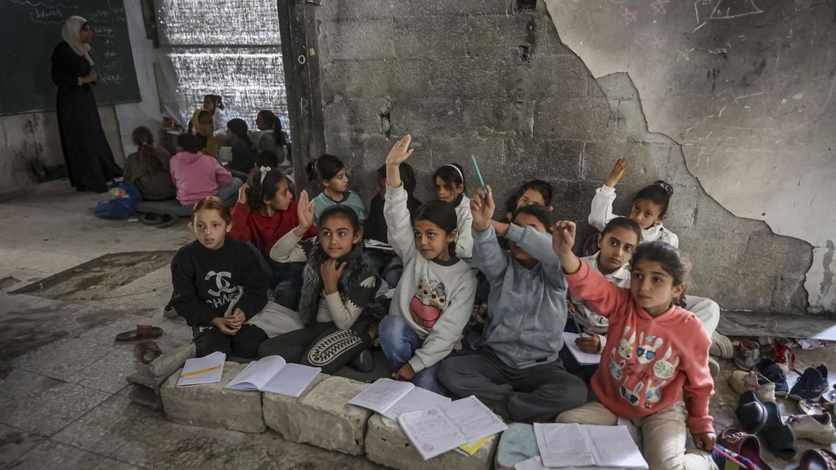 FOTO: Semangat Anak Palestina Merajut Asa di Tenda Sekolah Darurat