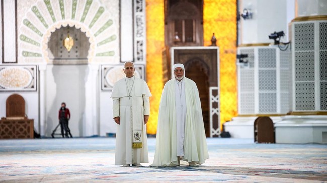 Momen Syahdu Paus Leo Kunjungi Masjid Bertemu Imam Muslim Besar