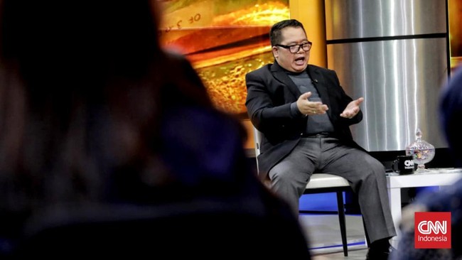 Plt Direktur Utama ICDX Nursalam menyebut sebagian masyarakat latah membeli emas ketika kondisi global tidak menentu seperti sekarang.