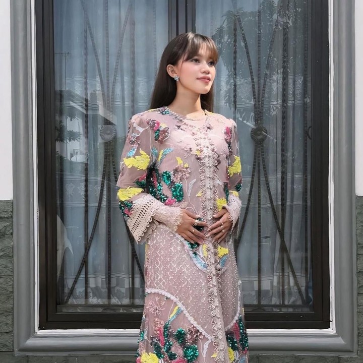 <p>Aktris sekaligus komedian Ummi Quary kini tengah berbahagia, Bunda. Ia berhasil membeli rumah mewah di usia 24 tahun. Melalui unggahan di Instagram, pemilik nama asli Ummi Kulsum Qotrun Nada ini pun membagikan beberapa potret hunian mewahnya yang terlihat luas dan nyaman. (Foto: Instagram @ummi_quary)</p>