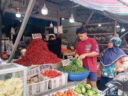 Harga Cabai Merah-Bawang Stabil di Pasar Sukaramai Medan Hari Ini