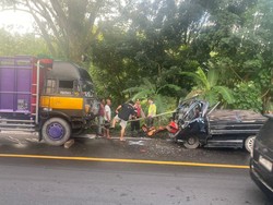 Truk Vs Pikap di Jalan Denpasar-Gilimanuk Tabanan, 1 Tewas