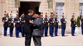 Momen Prabowo Tiba di Istana Prancis Disambut Pasukan Guard of Honor