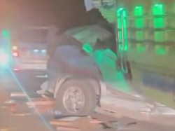 Mobil Bawa Sekeluarga Ditabrak Truk Gagal Nanjak di Enrekang, Sopir Tewas