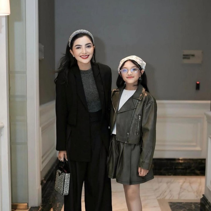 <p>Putri sulung dari pasangan penyanyi Anang Hermansyah dan Ashanty memiliki nama yang unik, yaitu Arsy Addara Musicia. Nama tersebut memiliki makna yang indah, yakni &ldquo;Singgasana musisi yang cantik&rdquo;. Arsy bermakna kebijaksanaan atau singgasana, Addara melambangkan kecantikan, sementara Musicia diambil dari kata <em>music</em> yang berarti musisi. (Foto: Instagram @ashanty_ash)</p>