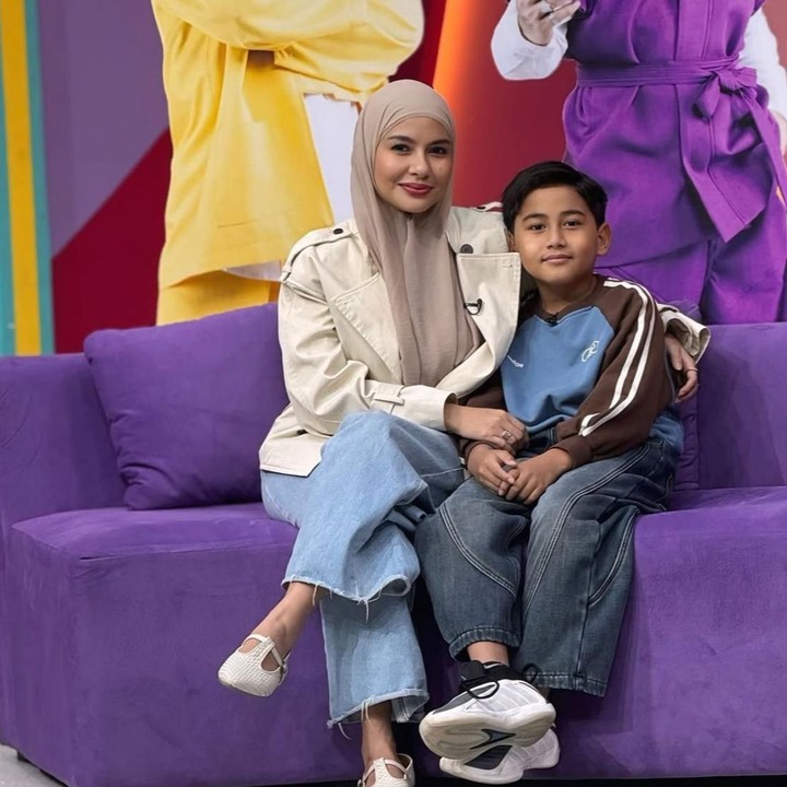 <p>Anak bungsu dari pasangan artis Bebi Romeo dan Meisya Siregar yang bernama Muhammad Bambang Arr Reybach lahir pada 25 November 2016 dan kini telah berusia 9 tahun. Nama tersebut memiliki makna yang indah, di mana Muhammad bermakna Nabi Muhammad, Bambang bermakna kesatria, Arr bermakna aransemen, dan Reybach terinspirasi dari musisi idola sang Ayah, yaitu Sebastian Bach. (Foto: Instagram @meisya_siregar)</p>