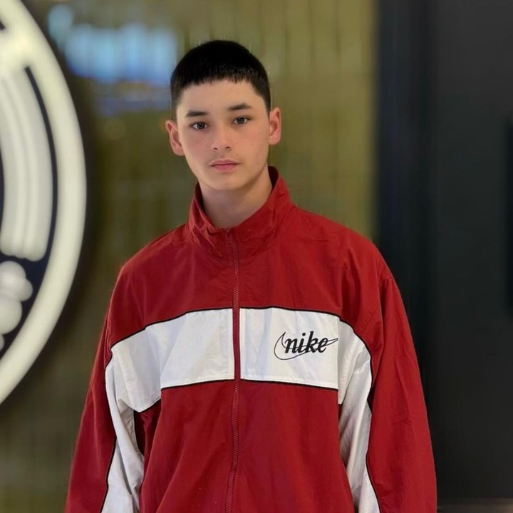 <p>Putra bungsu Tamara, Kenzou, kini sudah berusia 15 tahun dan terlihat semakin tampan. Bagaimana tidak, ia memiliki wajah bule dari sang Bunda yang berdarah Polandia dan Ayahnya, Mike Lewis, yang keturunan Kanada. (Foto: Instagram @tamarableszynskiofficial / @kenzoulionofficial)</p>