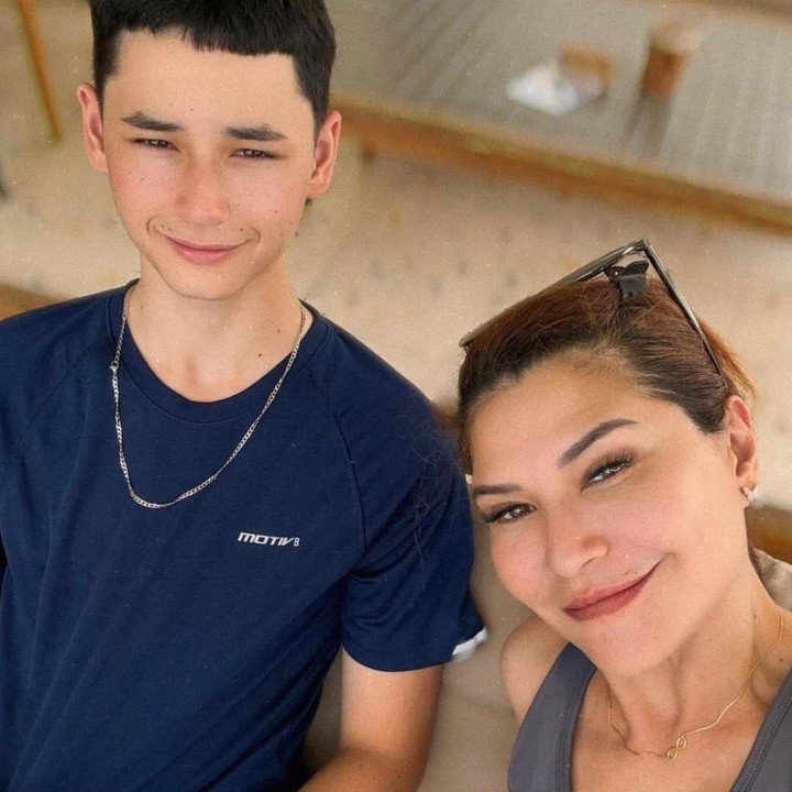 <p>Melihat dari beberapa unggahan di Instagram, banyak netizen yang justru salah fokus dengan tinggi badan putra Tamara Bleszynski ini. Salah satunya datang dari akun Instagram <em>@chi****</em> yang menuliskan, "Tinggi banget Kenzou,". "Kenzou tinggi banget," kata<em> @ang****</em>. "Kenzou semakin tinggi cakep ya kak. Perasaan kalau ingat dia masih kecil banget imut lucu," tambah<em> @sin****.</em> (Foto: Instagram @tamarableszynskiofficial)</p>