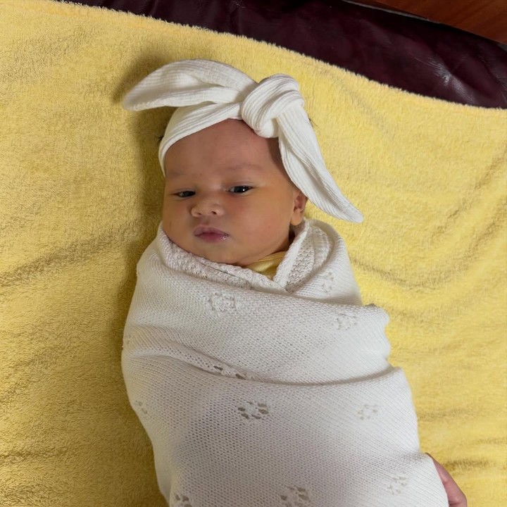 <p>Melalui unggahan ini, Adikara mengungkap rasa bahagianya dikaruniai anak pertama dengan merilis sebuah single lagu berjudul <em>Spotless Dove</em>. Lagu ini menjadi begitu spesial karena dibuat untuk putrinya. "Untuk putriku, jika suatu saat nanti aku sudah tiada, kuharap kau akan mendengar ini dan mengingat betapa dalam cintaku padamu," tulisnya. Perlu diketahui, Adikara dan sang istri belum mengungkap nama sang putri ke publik. (Foto: Instagram @adikaraf)</p>