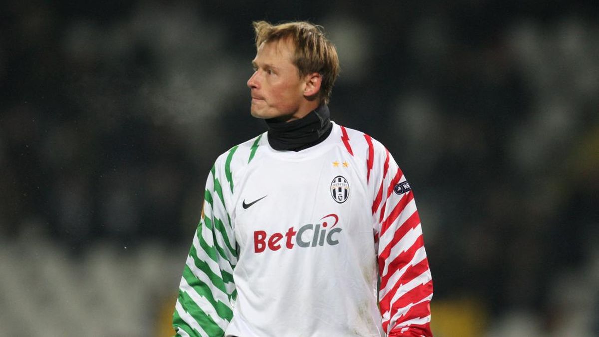 Mobil Ditabrak Kereta, Eks Kiper Arsenal Manninger Meninggal Dunia