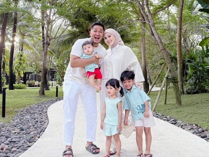 Danish Anak Ketiga Kesha Ratuliu Disebut Makin Mirip Balint, Intip 5 Potretnya