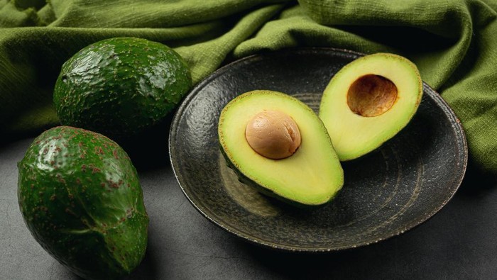Alpukat termasuk buah yang baik dikonsumsi penderita asam urat/Foto: Freepik.com/jcomp