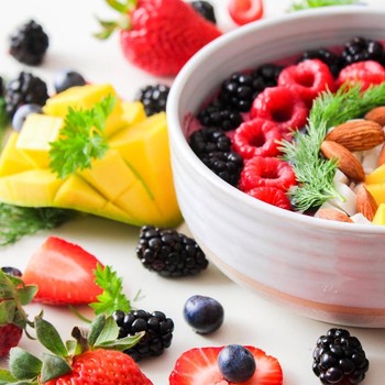 7 Makanan Sehat yang Bisa Berbahaya saat Dikonsumsi Berlebihan, Catat!