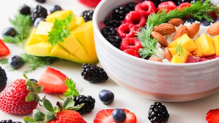 7 Makanan Sehat yang Bisa Berbahaya saat Dikonsumsi Berlebihan, Catat!