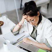 7 Penyebab Wajah Terlihat Kusam dan Lelah