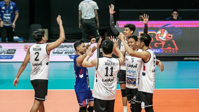Jakarta LavAni Livin Transmedia menghajar Surabaya Samator 3-0 (25-15, 25-21, 25-21) dalam final four Proliga 2026 di GOR Jatidiri, Semarang, Kamis (16/4).