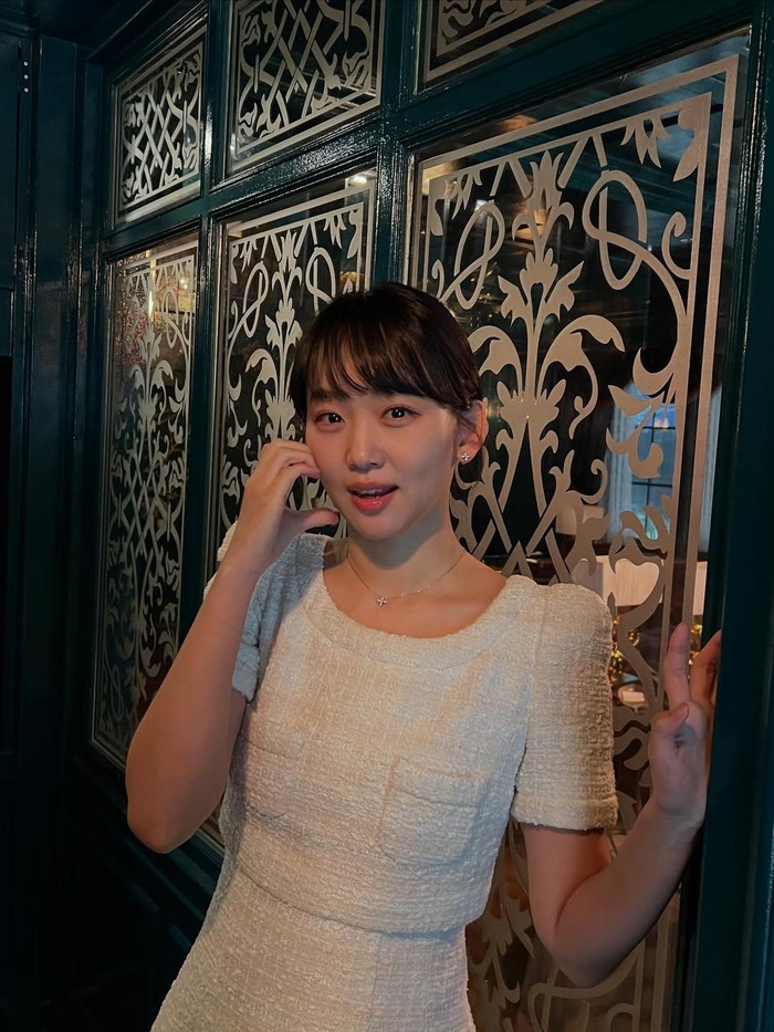 Sleeping Doctor merupakan drama medis bergenre komedi romantis. Drama ini akan mengikuti kisah hidup Hong Gyeong dan Nam Ji Oh yang merupakan seorang psikiater.