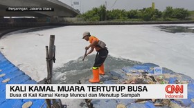 VIDEO: Kali Kamal Muara Tertutup Busa