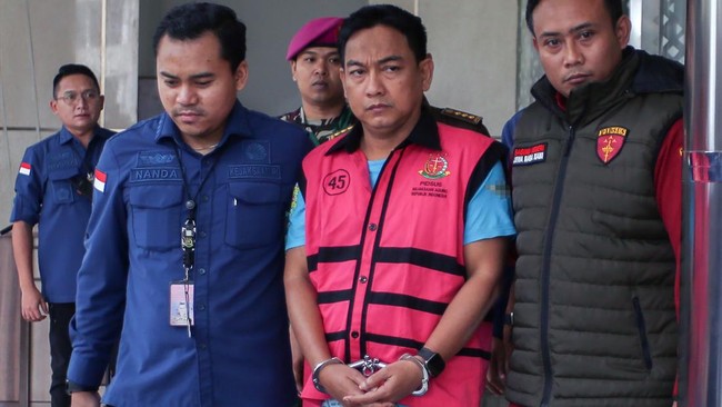 Ombudsman RI meminta maaf atas dugaan korupsi ketuanya, Hery Susanto, terkait tata kelola nikel di Sulawesi Utara. Komitmen transparansi tetap dijaga.