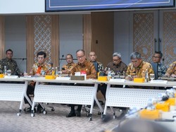 Kumpulkan Industri Hulu-Hilir, Menperin Jaga Stabilitas Pasokan Plastik