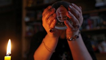 FOTO: Orang Rusia Kembali Lirik Hal Gaib di Tengah Situasi Tak Pasti