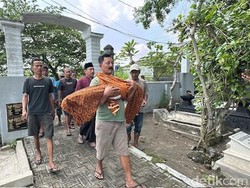 Isak Tangis Iringi Pemakaman Anak di Kediri yang Tewas Penuh Luka Lebam