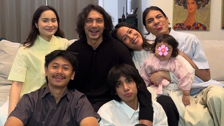 Potret Inong Ayu & Abimana Aryasatya Anniversary ke-25