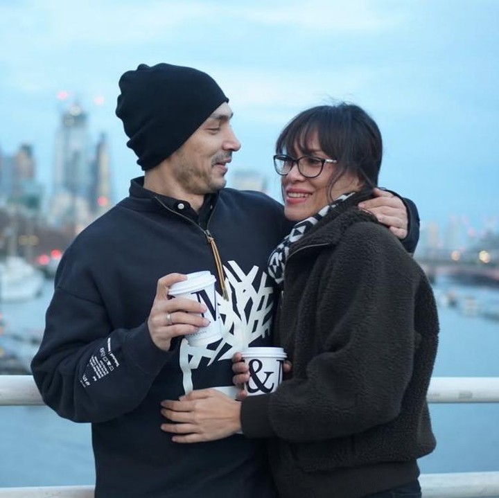 <p>Pasangan artis Inong Ayu dan Abimana Aryasatya resmi mengikat janji sucinya pada tahun 2001. Selama lebih dari 20 tahun menikah, keduanya kini telah dikaruniai lima orang anak. Baru-baru ini, Inong Ayu dan sang suami merayakan <em>anniversary</em> pernikahan mereka yang ke-25. (Foto: Instagram @inong_ayu / @abimana_arya)</p>