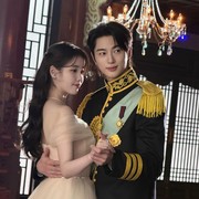 IU dan Byeon Woo Seok Bagikan Potret di Balik Layar Drakor Pefect Crown