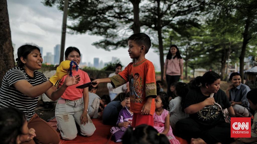 FOTO: Bimbel Gratis bagi Anak-Anak Keluarga Prasejahtera
