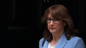 Menkeu Inggris Kecam Trump Plin-plan Perangi Iran: Tak Jelas Tujuannya