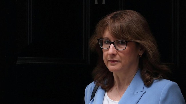 Menkeu Inggris Rachel Reeves mengecam Trump plin-plan soal tujuan perang di Iran dan menjabarkan dampak konflik terhadap stabilitas ekonomi global.