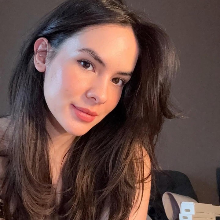 <p>Hal itu disampaikan langsung oleh Steffi melalui <em>postingan</em> di akun Instagram pibadinya. Dalam unggahan itu, ia terlihat merias wajahnya setelah kurang lebih dua bulan merasa tidak cantik lagi. &ldquo;Rasanya ingin merias wajahku hari ini setelah kurang lebih dua bulan enggak ada keinginan centil dan sempat ngerasa kaya &lsquo;kehilangan diri sendiri&rsquo;, ngerasa enggak cantik lagi hahaha,&rdquo; tulis Steffi, dikutip dari laman Instagram <em>@steffizamoraaa,</em> Kamis (16/4/2026).&nbsp;(Foto: Instagram @steffizamoraaa)</p>