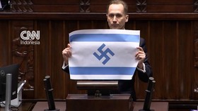 Anggota Parlemen Polandia Bentangkan Bendera Israel Bersimbol Nazi