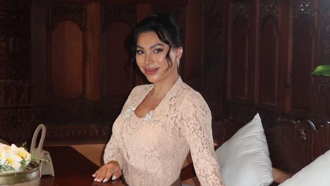 7 Potret Pesona Yulia Baltschun MCI 4 yang Bongkar Perselingkuhan Suami