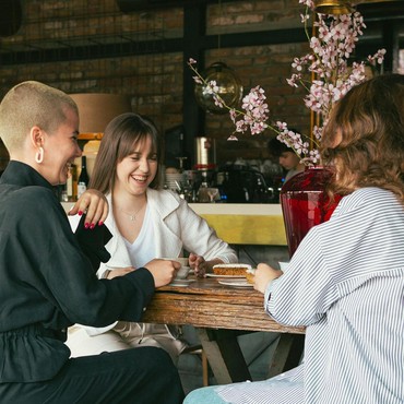 Bawa Energi Positif, 5 Zodiak Ini Paling Mudah Disukai Orang Lain