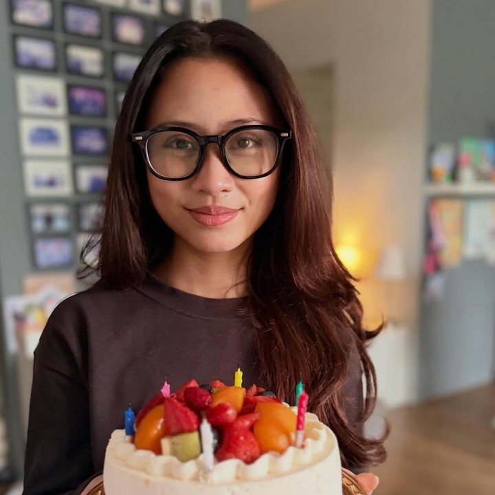 <p>Bayu tak lupa menuliskan wejangan sekalgus doanya untuk sang putri. Pria kelahiran Jakarta ini berharap putrinya bisa tumbuh menjadi versi terbaik dirinya. "Ingat lho yaa&hellip;Papa kasih kepercayaan. Bukan berarti kebebasan. Semoga Allah bimbing kamu utk jadi versi terbaik diri kamu sendiri. <em>I have faith in you.. We love you! Always</em>!!" ungkap Bayu. (Foto: Instagram @bayuoktara)</p>