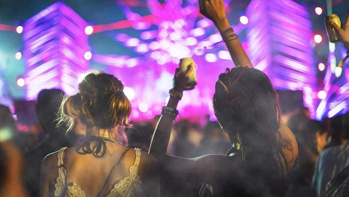 4 Fakta dan Alasan Kenapa Menjadi Fangirl Bisa Membuat Kamu Lebih Bahagia