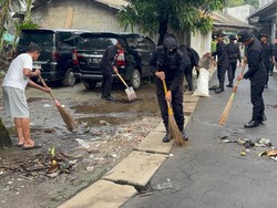 Aksi Brimob Polda Metro Jaya, Wujudkan Jakarta ASRI hingga Santuni Anak Yatim