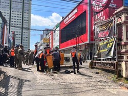 Dishub Makassar Bongkar 3 Portal Parkir di Kawasan Pettarani Square