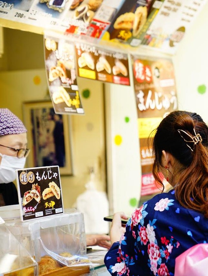 Ilustrasi booth di festival anime