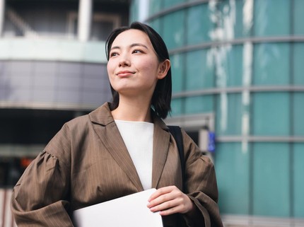 8 Ciri Perempuan Berjiwa Tenang dan Stabil secara Emosional Menurut Psikologi