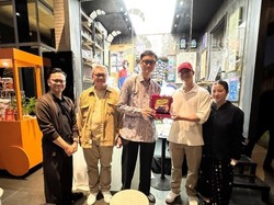 Dukung Industri Kreatif, JNE Jadi Mitra Logistik Let Them Eat Art