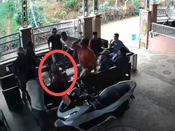 Kronologi Pengeroyokan-Pembacokan Kades di Lumajang yang Dipicu Ucapannya