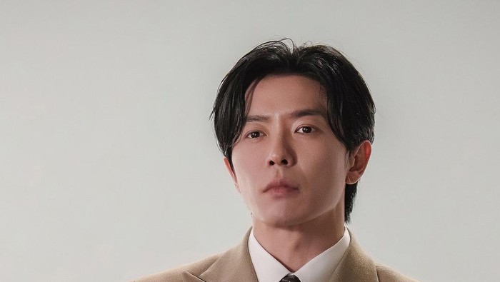 Pesonanya Menawan, Simak Potret Kim Jae Wook yang Comeback di Drakor Office Romance Baru