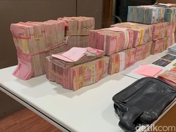 Kejati Sita Rp 1,9 M Diduga Hasil Pungli Perizinan di Dinas ESDM Jatim