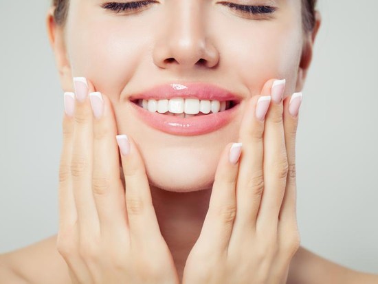 Bibir Juicy & Glowing Seharian, Inilah Rahasia Tampil Fresh dengan Lip Tint & Lip Serum LANEIGE!