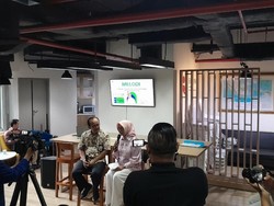 Pintu Terbuka PLTSa Bantargebang untuk Pelajar, Mahasiswa Boleh Pegang Alat