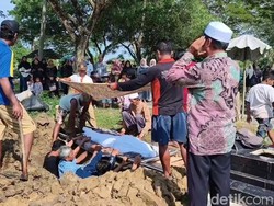 Jenazah Nenek Tarsiah Dimakamkan, Keluarga Minta Polisi Tangkap Pelaku