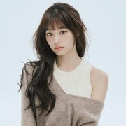 Fokus Jadi Aktris, Kang Mi Na Bergaya Elegan di Foto Profil Terbaru